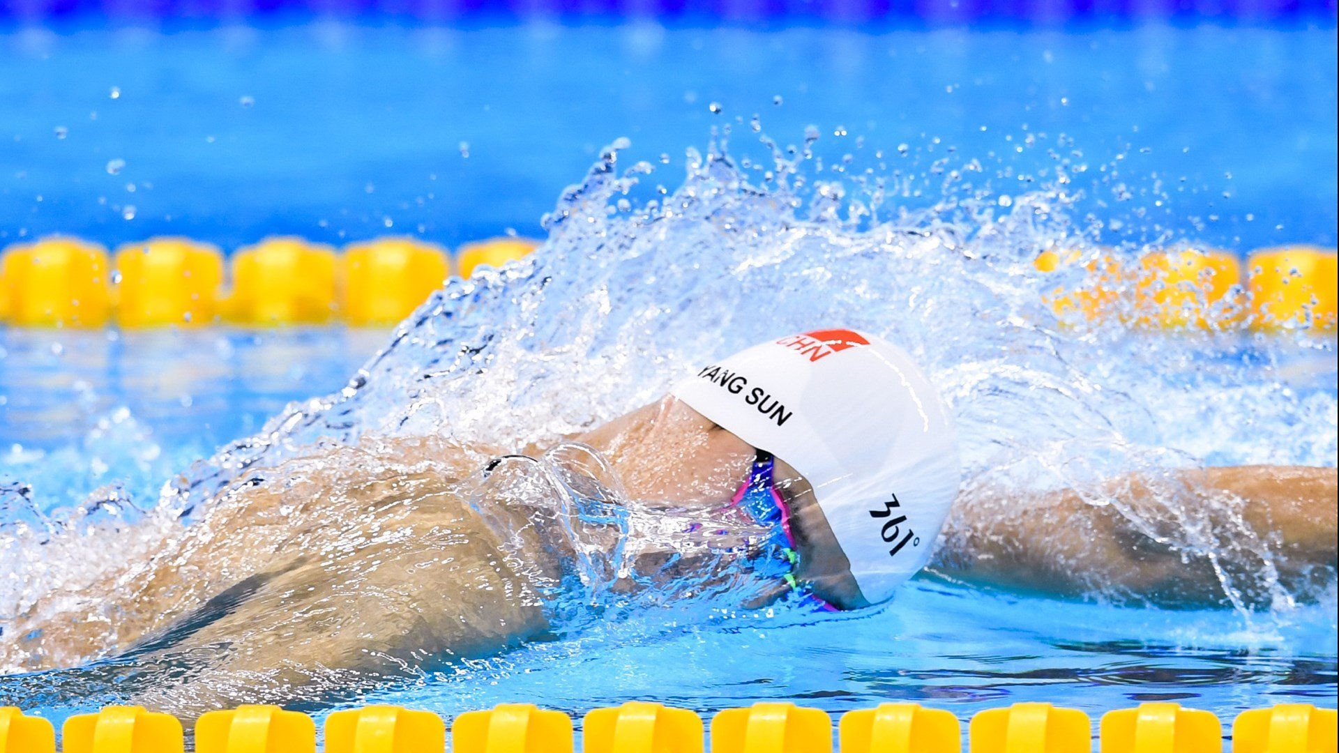 电竞选手如何维护自身形象:言行谨慎与积极阳光,电竞选手的自我修养